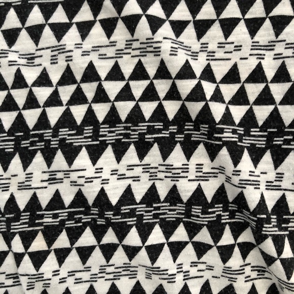 Geometric soft Tee - Picture 6 of 6